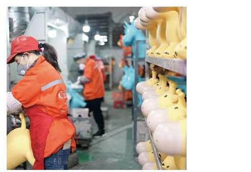 Chibe production floor — moulding and finishing, view 1
